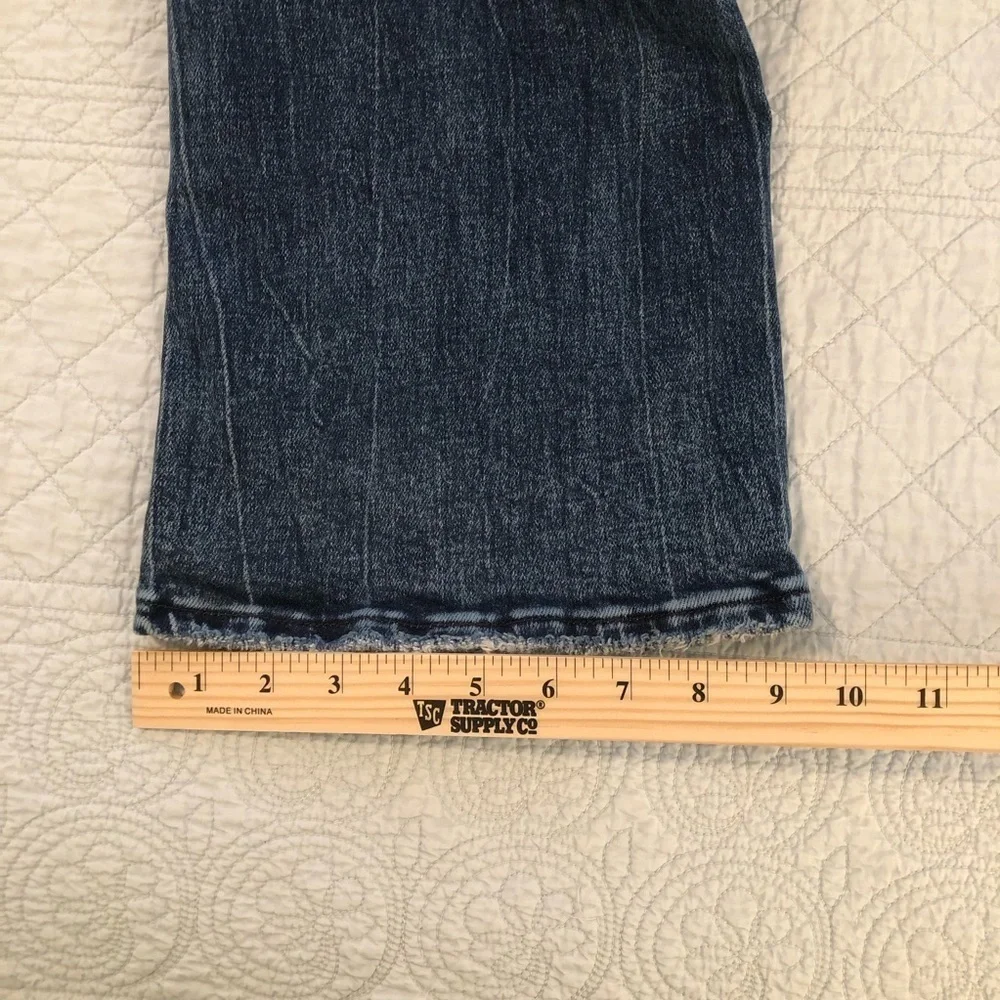 Petra 153 distressed classic boot cut jeans. Size waist 32.